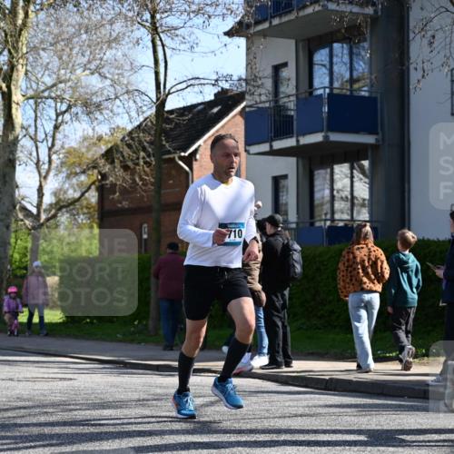 12.04.2026 - 45. Internationalen Wilhelmsburger Insellauf J. Mangold http://msf.ph/oto/9463307 12.04.2026 10:52:18 Ziel 3184, 3366, 3923, 3887, 3102, 3852, 2239, 2256, 2255, 5501, 5574, 4710, 4689, 4836, 3291, 3291, 5284, 3577, 2625, 4008, 3237, 5727, 2746, 2355, 5491, 3576 meine-sportfotos.de