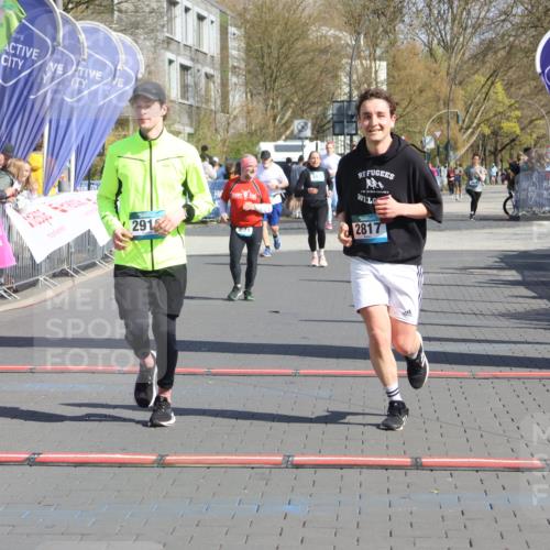12.04.2026 - 45. Internationalen Wilhelmsburger Insellauf Strokosch-Dieckow http://msf.ph/oto/9463319 12.04.2026 11:12:29 Ziel 2817, 2916 meine-sportfotos.de