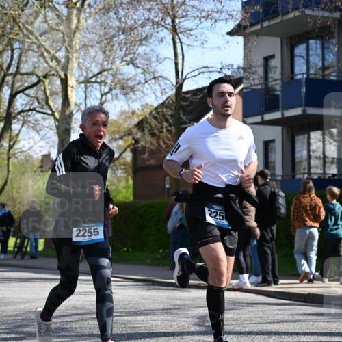 12.04.2026 - 45. Internationalen Wilhelmsburger Insellauf J. Mangold http://msf.ph/oto/9463324 12.04.2026 10:52:20 Ziel 3366, 3923, 3887, 3102, 3852, 2239, 2256, 2255, 5501, 5574, 4710, 4689, 4836, 3291, 5284, 3577, 2625, 4008, 3237, 5727, 2746, 2355, 5491, 3576 meine-sportfotos.de