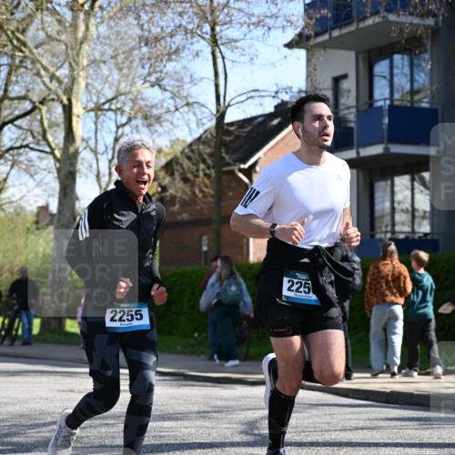 12.04.2026 - 45. Internationalen Wilhelmsburger Insellauf J. Mangold http://msf.ph/oto/9463326 12.04.2026 10:52:20 Ziel 3366, 3923, 3887, 3102, 3852, 2239, 2256, 2255, 5501, 5574, 4710, 4689, 4836, 3291, 5284, 3577, 2625, 4008, 3237, 5727, 2746, 2355, 5491, 3576 meine-sportfotos.de