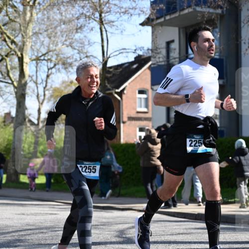 12.04.2026 - 45. Internationalen Wilhelmsburger Insellauf J. Mangold http://msf.ph/oto/9463329 12.04.2026 10:52:20 Ziel 3366, 3923, 3887, 3102, 3852, 2239, 2256, 2255, 5501, 5574, 4710, 4689, 4836, 3291, 5284, 3577, 2625, 4008, 3237, 5727, 2746, 2355, 5491, 3576 meine-sportfotos.de