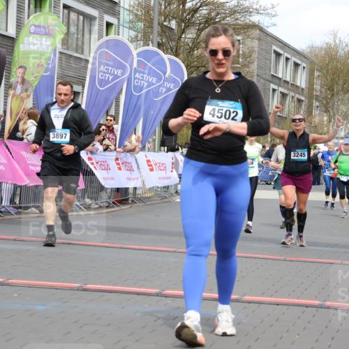 12.04.2026 - 45. Internationalen Wilhelmsburger Insellauf Strokosch-Dieckow http://msf.ph/oto/9463331 12.04.2026 13:16:48 Ziel 5261, 3220, 4502, 3897, 3245, 4849, 3195 meine-sportfotos.de