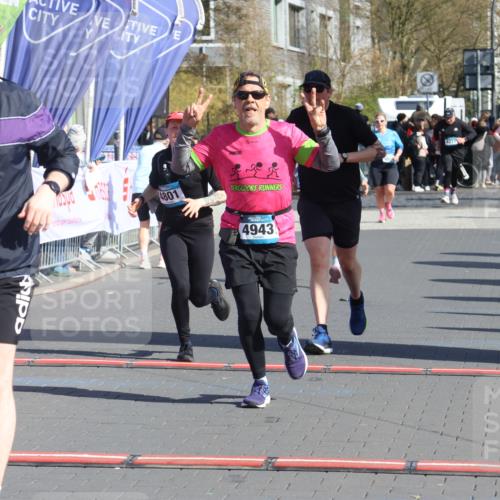 12.04.2026 - 45. Internationalen Wilhelmsburger Insellauf Strokosch-Dieckow http://msf.ph/oto/9463334 12.04.2026 10:53:36 Ziel 2162, 4943, 4801, 4802, 5544 meine-sportfotos.de