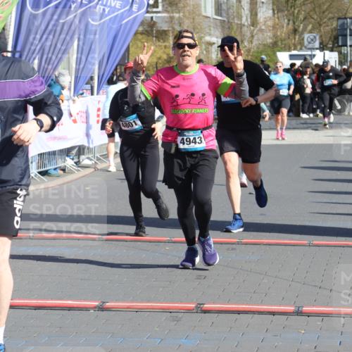 12.04.2026 - 45. Internationalen Wilhelmsburger Insellauf Strokosch-Dieckow http://msf.ph/oto/9463341 12.04.2026 10:53:36 Ziel 2162, 4943, 4801, 4802, 5544 meine-sportfotos.de