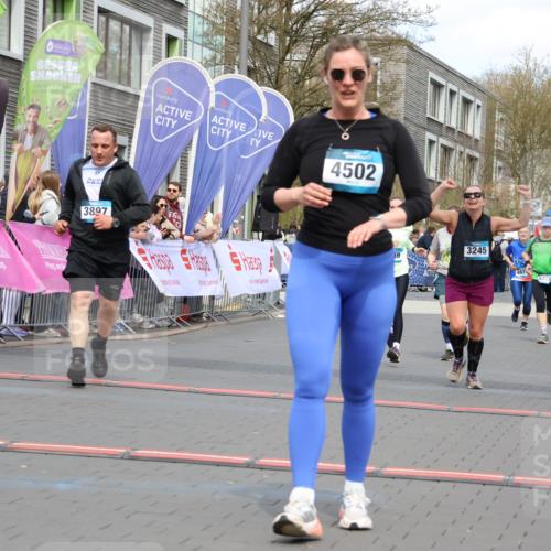 12.04.2026 - 45. Internationalen Wilhelmsburger Insellauf Strokosch-Dieckow http://msf.ph/oto/9463342 12.04.2026 13:16:48 Ziel 5261, 3220, 4502, 3897, 3245, 4849, 3195 meine-sportfotos.de