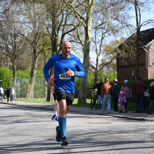 12.04.2026 - 45. Internationalen Wilhelmsburger Insellauf J. Mangold http://msf.ph/oto/9463355 12.04.2026 10:52:26 Ziel 3852, 2239, 2256, 2255, 5501, 5574, 4710, 4689, 4836, 3291, 5284, 3577, 2625, 4008, 3237, 3237, 5727, 2746, 2355, 5491, 3576, 4457, 2978, 2004 meine-sportfotos.de