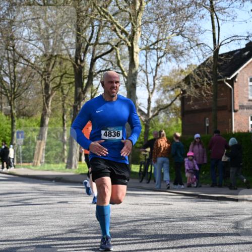 12.04.2026 - 45. Internationalen Wilhelmsburger Insellauf J. Mangold http://msf.ph/oto/9463359 12.04.2026 10:52:26 Ziel 3852, 2239, 2256, 2255, 5501, 5574, 4710, 4689, 4836, 3291, 5284, 3577, 2625, 4008, 3237, 3237, 5727, 2746, 2355, 5491, 3576, 4457, 2978, 2004 meine-sportfotos.de