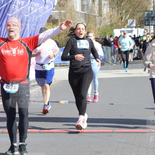 12.04.2026 - 45. Internationalen Wilhelmsburger Insellauf Strokosch-Dieckow http://msf.ph/oto/9463362 12.04.2026 11:12:36 Ziel 4971, 2489, 3844, 5741, 2668 meine-sportfotos.de