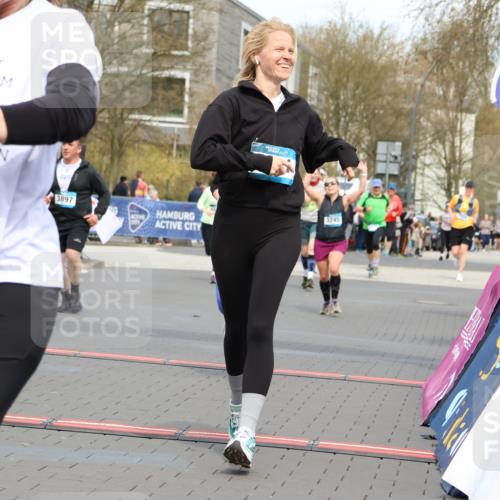 12.04.2026 - 45. Internationalen Wilhelmsburger Insellauf Strokosch-Dieckow http://msf.ph/oto/9463391 12.04.2026 13:16:45 Ziel 2849, 4808, 5261, 3220, 4502, 3897 meine-sportfotos.de