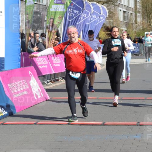 12.04.2026 - 45. Internationalen Wilhelmsburger Insellauf Strokosch-Dieckow http://msf.ph/oto/9463392 12.04.2026 11:12:37 Ziel 4971, 2489, 3844, 5741, 2668 meine-sportfotos.de