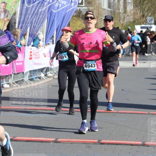 12.04.2026 - 45. Internationalen Wilhelmsburger Insellauf Strokosch-Dieckow http://msf.ph/oto/9463394 12.04.2026 10:53:37 Ziel 2162, 4943, 4801, 4802, 5544 meine-sportfotos.de