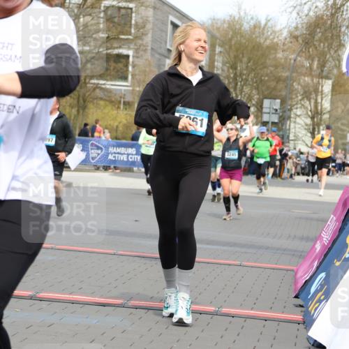 12.04.2026 - 45. Internationalen Wilhelmsburger Insellauf Strokosch-Dieckow http://msf.ph/oto/9463403 12.04.2026 13:16:45 Ziel 2849, 4808, 5261, 3220, 4502, 3897 meine-sportfotos.de