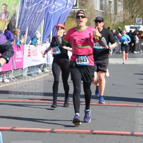 12.04.2026 - 45. Internationalen Wilhelmsburger Insellauf Strokosch-Dieckow http://msf.ph/oto/9463404 12.04.2026 10:53:37 Ziel 2162, 4943, 4801, 4802, 5544 meine-sportfotos.de