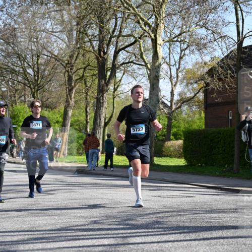 12.04.2026 - 45. Internationalen Wilhelmsburger Insellauf J. Mangold http://msf.ph/oto/9463405 12.04.2026 10:52:40 Ziel 3291, 5284, 3577, 2625, 4008, 3237, 5727, 2746, 2355, 5491, 3576, 4457, 2978, 2004, 2162, 4943, 4801, 4802, 5544, 4499 meine-sportfotos.de