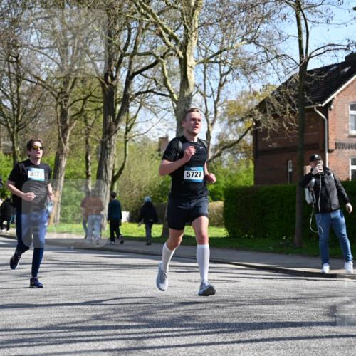 12.04.2026 - 45. Internationalen Wilhelmsburger Insellauf J. Mangold http://msf.ph/oto/9463408 12.04.2026 10:52:41 Ziel 3291, 5284, 3577, 2625, 4008, 3237, 5727, 2746, 2355, 5491, 5491, 3576, 4457, 2978, 2004, 2162, 4943, 4801, 4802, 5544, 4499, 4277, 2600, 5490 meine-sportfotos.de