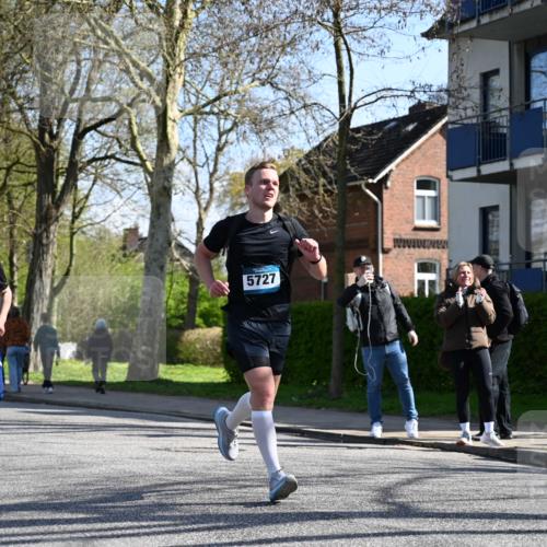 12.04.2026 - 45. Internationalen Wilhelmsburger Insellauf J. Mangold http://msf.ph/oto/9463416 12.04.2026 10:52:41 Ziel 3291, 5284, 3577, 2625, 4008, 3237, 5727, 2746, 2355, 5491, 5491, 3576, 4457, 2978, 2004, 2162, 4943, 4801, 4802, 5544, 4499, 4277, 2600, 5490 meine-sportfotos.de