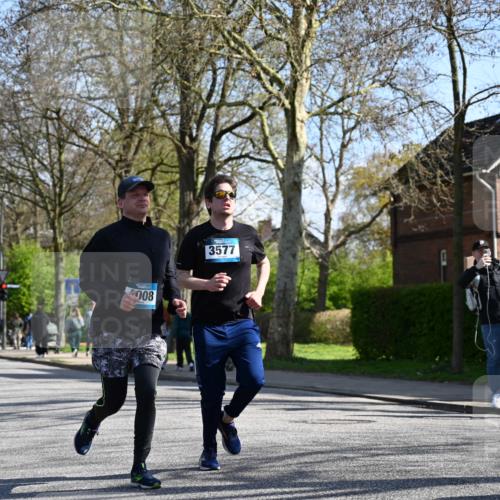 12.04.2026 - 45. Internationalen Wilhelmsburger Insellauf J. Mangold http://msf.ph/oto/9463419 12.04.2026 10:52:42 Ziel 3291, 5284, 3577, 2625, 4008, 3237, 5727, 2746, 2355, 5491, 3576, 3576, 4457, 2978, 2004, 2162, 4943, 4801, 4802, 5544, 4499, 4277, 2600, 5490, 5576 meine-sportfotos.de