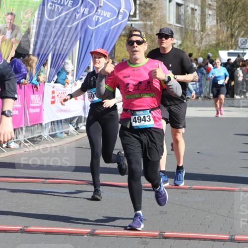 12.04.2026 - 45. Internationalen Wilhelmsburger Insellauf Strokosch-Dieckow http://msf.ph/oto/9463422 12.04.2026 10:53:37 Ziel 2162, 4943, 4801, 4802, 5544 meine-sportfotos.de