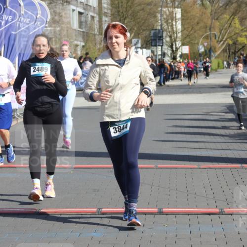 12.04.2026 - 45. Internationalen Wilhelmsburger Insellauf Strokosch-Dieckow http://msf.ph/oto/9463429 12.04.2026 11:12:38 Ziel 4971, 2489, 3844, 5741, 2668 meine-sportfotos.de