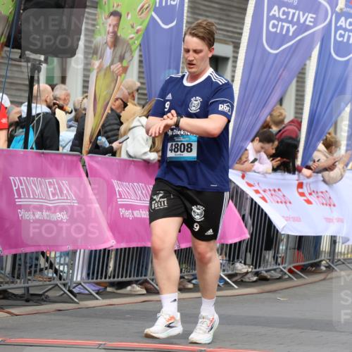 12.04.2026 - 45. Internationalen Wilhelmsburger Insellauf Strokosch-Dieckow http://msf.ph/oto/9463434 12.04.2026 13:16:43 Ziel 4132, 2849, 4808, 5261, 3220, 4502 meine-sportfotos.de