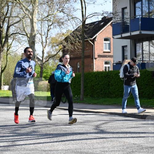 12.04.2026 - 45. Internationalen Wilhelmsburger Insellauf J. Mangold http://msf.ph/oto/9463450 12.04.2026 10:52:52 Ziel 5727, 2746, 2355, 5491, 3576, 4457, 2978, 2004, 2162, 4943, 4801, 4802, 5544, 4499, 4499, 4277, 2600, 5490, 5576, 5614, 4750, 2593 meine-sportfotos.de