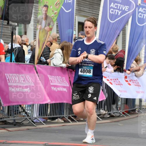 12.04.2026 - 45. Internationalen Wilhelmsburger Insellauf Strokosch-Dieckow http://msf.ph/oto/9463455 12.04.2026 13:16:43 Ziel 4132, 2849, 4808, 5261, 3220, 4502 meine-sportfotos.de