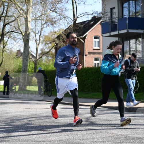 12.04.2026 - 45. Internationalen Wilhelmsburger Insellauf J. Mangold http://msf.ph/oto/9463461 12.04.2026 10:52:52 Ziel 5727, 2746, 2355, 5491, 3576, 4457, 2978, 2004, 2162, 4943, 4801, 4802, 5544, 4499, 4499, 4277, 2600, 5490, 5576, 5614, 4750, 2593 meine-sportfotos.de