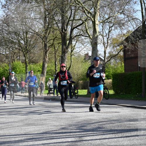 12.04.2026 - 45. Internationalen Wilhelmsburger Insellauf J. Mangold http://msf.ph/oto/9463469 12.04.2026 10:52:54 Ziel 2746, 2355, 5491, 3576, 4457, 2978, 2004, 2162, 4943, 4801, 4802, 5544, 4499, 4277, 2600, 5490, 5576, 5576, 5614, 4750, 2593, 2834 meine-sportfotos.de
