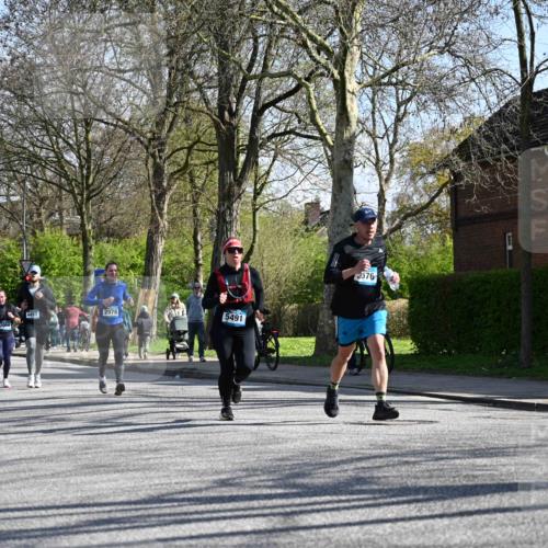 12.04.2026 - 45. Internationalen Wilhelmsburger Insellauf J. Mangold http://msf.ph/oto/9463470 12.04.2026 10:52:54 Ziel 2746, 2355, 5491, 3576, 4457, 2978, 2004, 2162, 4943, 4801, 4802, 5544, 4499, 4277, 2600, 5490, 5576, 5576, 5614, 4750, 2593, 2834 meine-sportfotos.de