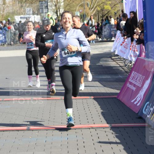 12.04.2026 - 45. Internationalen Wilhelmsburger Insellauf Strokosch-Dieckow http://msf.ph/oto/9463477 12.04.2026 10:53:44 Ziel 5544, 4499, 4277, 2600, 5490, 5576 meine-sportfotos.de