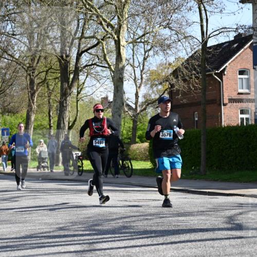 12.04.2026 - 45. Internationalen Wilhelmsburger Insellauf J. Mangold http://msf.ph/oto/9463480 12.04.2026 10:52:54 Ziel 2746, 2355, 5491, 3576, 4457, 2978, 2004, 2162, 4943, 4801, 4802, 5544, 4499, 4277, 2600, 5490, 5576, 5576, 5614, 4750, 2593, 2834 meine-sportfotos.de
