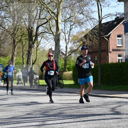 12.04.2026 - 45. Internationalen Wilhelmsburger Insellauf J. Mangold http://msf.ph/oto/9463482 12.04.2026 10:52:54 Ziel 2746, 2355, 5491, 3576, 4457, 2978, 2004, 2162, 4943, 4801, 4802, 5544, 4499, 4277, 2600, 5490, 5576, 5576, 5614, 4750, 2593, 2834 meine-sportfotos.de