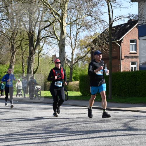 12.04.2026 - 45. Internationalen Wilhelmsburger Insellauf J. Mangold http://msf.ph/oto/9463483 12.04.2026 10:52:54 Ziel 2746, 2355, 5491, 3576, 4457, 2978, 2004, 2162, 4943, 4801, 4802, 5544, 4499, 4277, 2600, 5490, 5576, 5576, 5614, 4750, 2593, 2834 meine-sportfotos.de