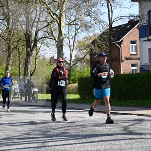 12.04.2026 - 45. Internationalen Wilhelmsburger Insellauf J. Mangold http://msf.ph/oto/9463484 12.04.2026 10:52:54 Ziel 2746, 2355, 5491, 3576, 4457, 2978, 2004, 2162, 4943, 4801, 4802, 5544, 4499, 4277, 2600, 5490, 5576, 5576, 5614, 4750, 2593, 2834 meine-sportfotos.de