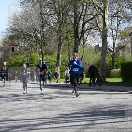 12.04.2026 - 45. Internationalen Wilhelmsburger Insellauf J. Mangold http://msf.ph/oto/9463490 12.04.2026 10:52:55 Ziel 2746, 2355, 5491, 3576, 4457, 2978, 2004, 2162, 2162, 4943, 4801, 4802, 5544, 4499, 4277, 2600, 5490, 5576, 5614, 4750, 2593, 2834 meine-sportfotos.de