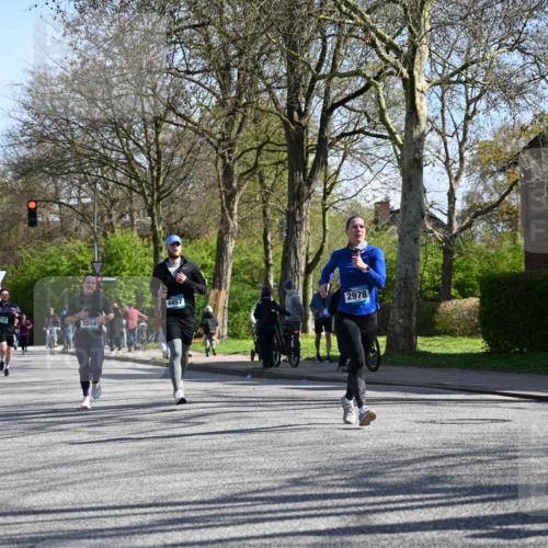 12.04.2026 - 45. Internationalen Wilhelmsburger Insellauf J. Mangold http://msf.ph/oto/9463500 12.04.2026 10:52:56 Ziel 2746, 2355, 5491, 3576, 4457, 2978, 2004, 2162, 4943, 4801, 4802, 5544, 4499, 4277, 2600, 5490, 5576, 5614, 4750, 2593, 2834, 2554 meine-sportfotos.de