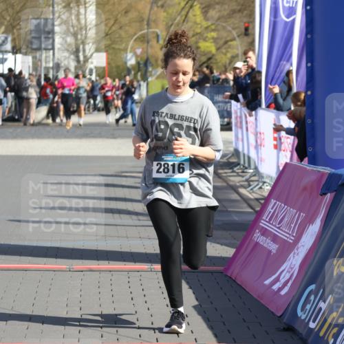 12.04.2026 - 45. Internationalen Wilhelmsburger Insellauf Strokosch-Dieckow http://msf.ph/oto/9463502 12.04.2026 11:12:43 Ziel 5741, 2668, 2816, 2918, 3589 meine-sportfotos.de
