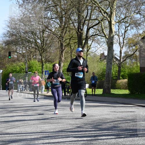 12.04.2026 - 45. Internationalen Wilhelmsburger Insellauf J. Mangold http://msf.ph/oto/9463504 12.04.2026 10:52:58 Ziel 2746, 2355, 5491, 3576, 4457, 2978, 2004, 2162, 4943, 4801, 4802, 4801, 4802, 5544, 4499, 4277, 2600, 5490, 5576, 5614, 4750, 2593, 2834, 2554, 5617 meine-sportfotos.de
