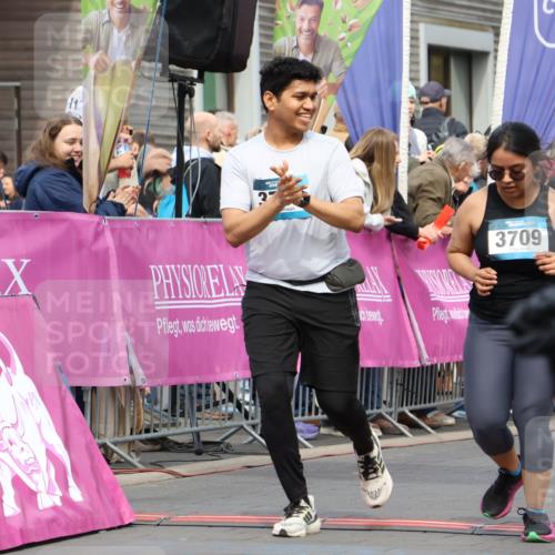 12.04.2026 - 45. Internationalen Wilhelmsburger Insellauf Strokosch-Dieckow http://msf.ph/oto/9463509 12.04.2026 13:16:35 Ziel 5517, 3710, 3709 meine-sportfotos.de