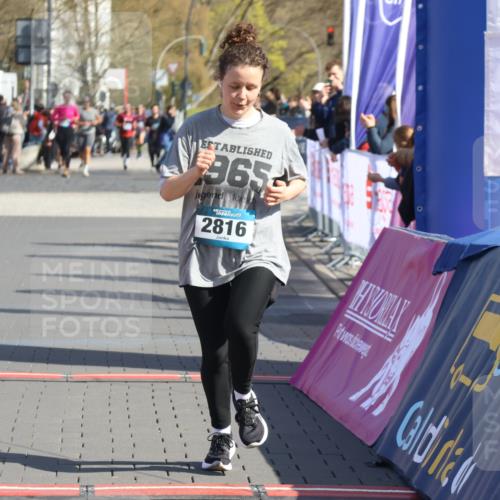 12.04.2026 - 45. Internationalen Wilhelmsburger Insellauf Strokosch-Dieckow http://msf.ph/oto/9463515 12.04.2026 11:12:43 Ziel 5741, 2668, 2816, 2918, 3589 meine-sportfotos.de