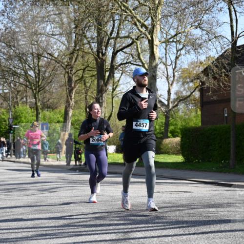 12.04.2026 - 45. Internationalen Wilhelmsburger Insellauf J. Mangold http://msf.ph/oto/9463517 12.04.2026 10:52:58 Ziel 2746, 2355, 5491, 3576, 4457, 2978, 2004, 2162, 4943, 4801, 4802, 4801, 4802, 5544, 4499, 4277, 2600, 5490, 5576, 5614, 4750, 2593, 2834, 2554, 5617 meine-sportfotos.de