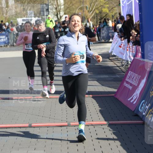 12.04.2026 - 45. Internationalen Wilhelmsburger Insellauf Strokosch-Dieckow http://msf.ph/oto/9463520 12.04.2026 10:53:44 Ziel 5544, 4499, 4277, 2600, 5490, 5576 meine-sportfotos.de