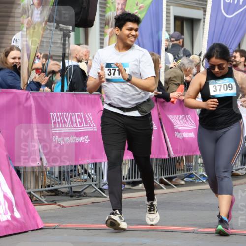 12.04.2026 - 45. Internationalen Wilhelmsburger Insellauf Strokosch-Dieckow http://msf.ph/oto/9463528 12.04.2026 13:16:35 Ziel 5517, 3710, 3709 meine-sportfotos.de