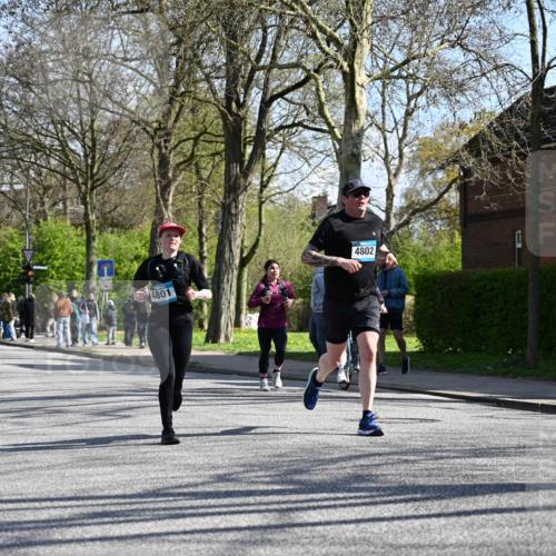 12.04.2026 - 45. Internationalen Wilhelmsburger Insellauf J. Mangold http://msf.ph/oto/9463531 12.04.2026 10:53:09 Ziel 4457, 2978, 2004, 2162, 4943, 4801, 4802, 5544, 4499, 4277, 2600, 5490, 5576, 5614, 4750, 2593, 2834, 2554, 5617, 5617, 5650, 4338 meine-sportfotos.de