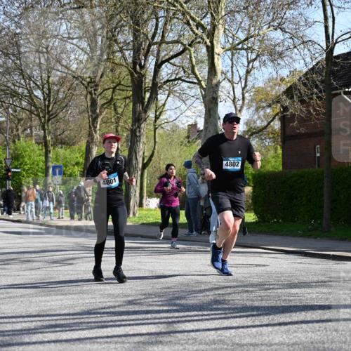 12.04.2026 - 45. Internationalen Wilhelmsburger Insellauf J. Mangold http://msf.ph/oto/9463534 12.04.2026 10:53:09 Ziel 4457, 2978, 2004, 2162, 4943, 4801, 4802, 5544, 4499, 4277, 2600, 5490, 5576, 5614, 4750, 2593, 2834, 2554, 5617, 5617, 5650, 4338 meine-sportfotos.de
