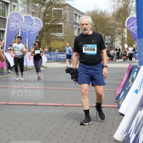 12.04.2026 - 45. Internationalen Wilhelmsburger Insellauf Strokosch-Dieckow http://msf.ph/oto/9463552 12.04.2026 13:16:32 Ziel 5666, 3993, 5517, 3710, 3709 meine-sportfotos.de