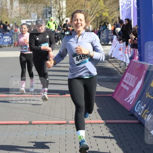 12.04.2026 - 45. Internationalen Wilhelmsburger Insellauf Strokosch-Dieckow http://msf.ph/oto/9463561 12.04.2026 10:53:44 Ziel 5544, 4499, 4277, 2600, 5490, 5576 meine-sportfotos.de