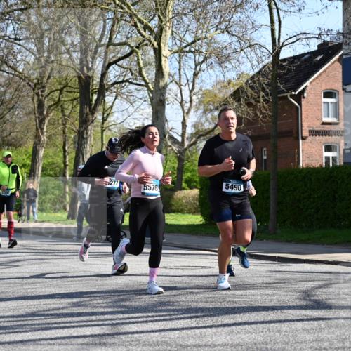 12.04.2026 - 45. Internationalen Wilhelmsburger Insellauf J. Mangold http://msf.ph/oto/9463578 12.04.2026 10:53:18 Ziel 2162, 4943, 4801, 4802, 5544, 4499, 4277, 2600, 5490, 5576, 5614, 4750, 2593, 2834, 2834, 2554, 5617, 5650, 4338, 5406, 2368, 5347 meine-sportfotos.de