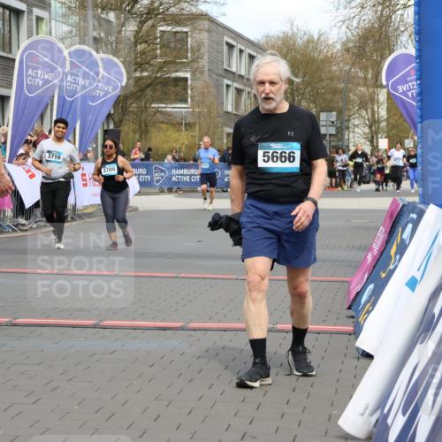 12.04.2026 - 45. Internationalen Wilhelmsburger Insellauf Strokosch-Dieckow http://msf.ph/oto/9463581 12.04.2026 13:16:32 Ziel 5666, 3993, 5517, 3710, 3709 meine-sportfotos.de