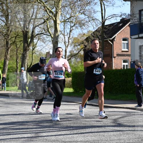 12.04.2026 - 45. Internationalen Wilhelmsburger Insellauf J. Mangold http://msf.ph/oto/9463582 12.04.2026 10:53:18 Ziel 2162, 4943, 4801, 4802, 5544, 4499, 4277, 2600, 5490, 5576, 5614, 4750, 2593, 2834, 2834, 2554, 5617, 5650, 4338, 5406, 2368, 5347 meine-sportfotos.de